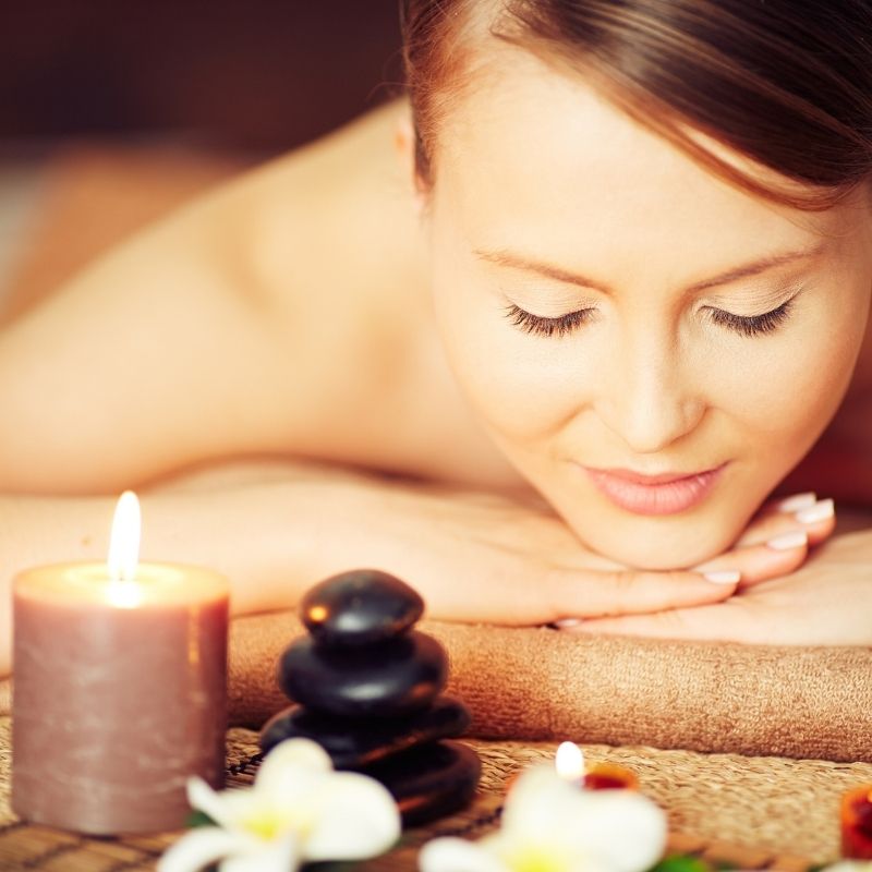 woman getting an aromatherapy massage